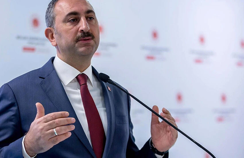 AK Parti Grup Başkanvekili Abdulhamit Gül, BM'nin Kur'an-Kerim kararının uygulanmasını istedi.