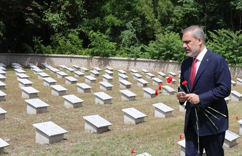 Bakan Fidan Macaristan'da: Galiçya'da kahraman askerlerimiz millet aşkıyla çarpıştı