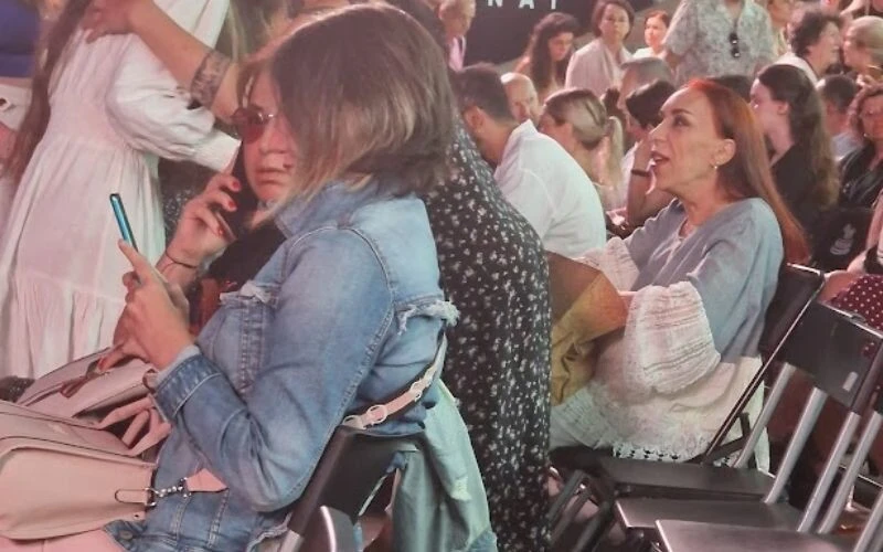 Kızını izlemeye gelen Leman Sam’dan Şevval Sam'a uyarı!