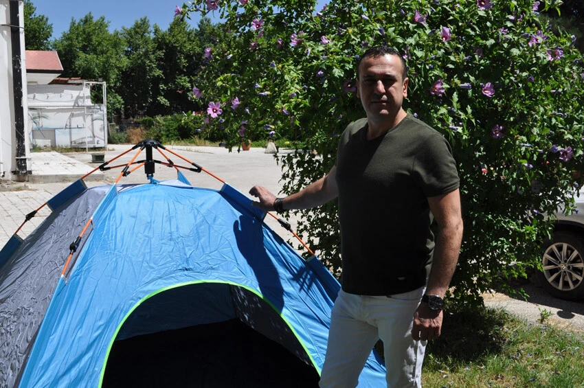 Satışlar bir anda patladı! Çadırını alan sahile yakın kamp yerlerine koştu