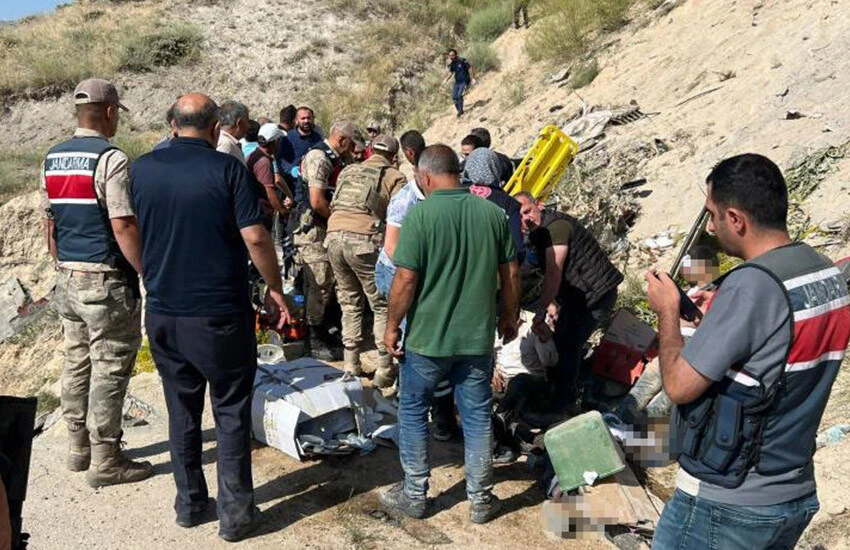 Yolcu otobüsü viyadükten düştü: 7 ölü, 23 yaralı