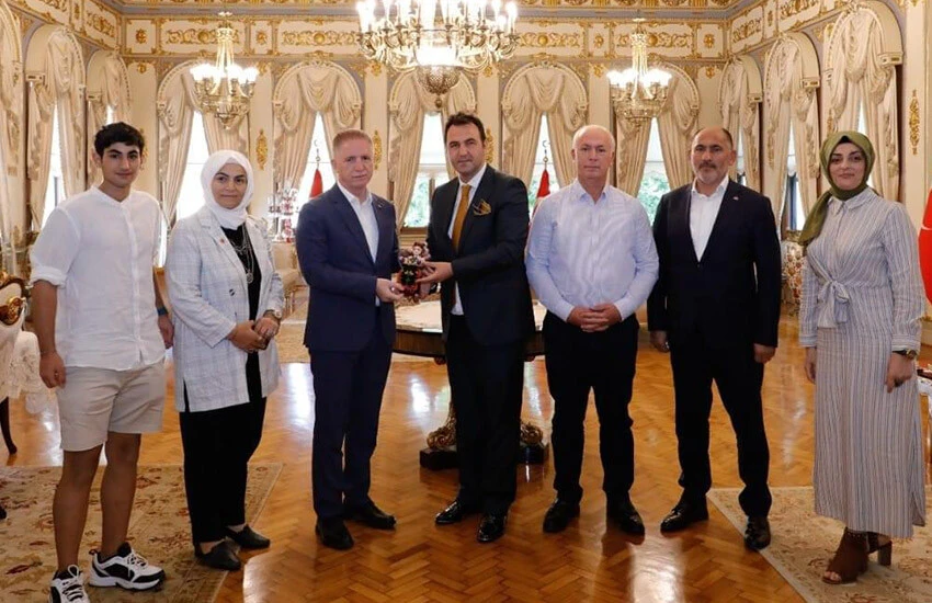 Ardahan Konfederasyonu Başkanı Sami Atıcı ve yönetimi, Vali Davut Gül'ü makamında ziyaret etti.