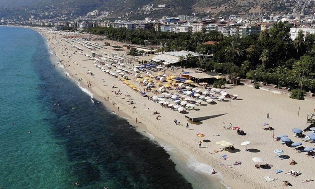 Antalya’da yeni rekor! Turist sayısı 8 milyonu aştı