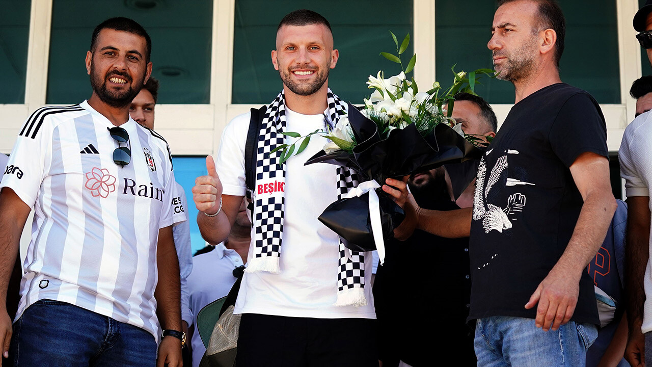 Ante Rebic, Beşiktaş&#039;a imza atmak üzere İstanbul&#039;da!