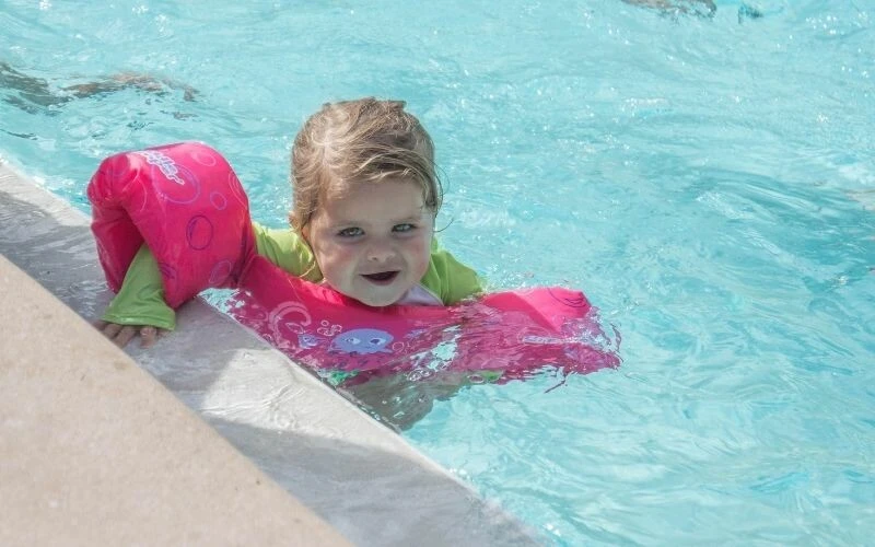 Uzmandan hayati uyarı! Serinlemek için tercih edilen havuzlar <a href=