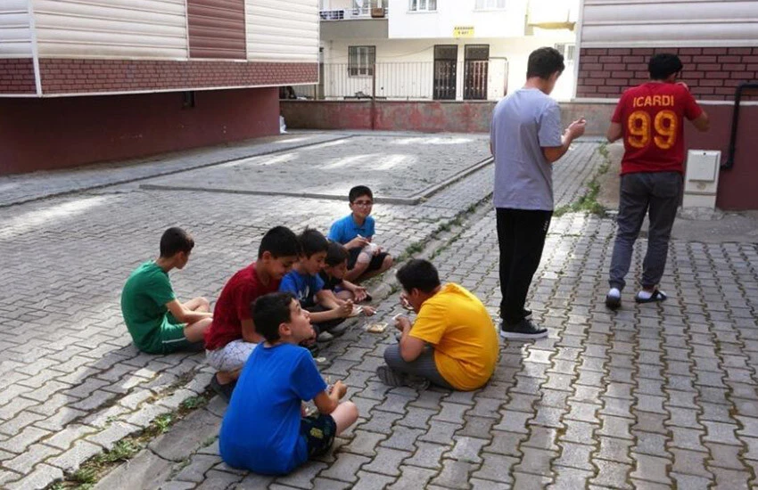 Karakurt'un yaptığı aşureden sadece 250 kişi yiyebiliyor.