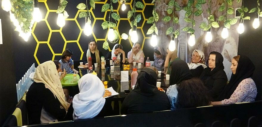 Burası Antalya değil Van! Turistler akın akın geliyor, caddeler doldu taştı!