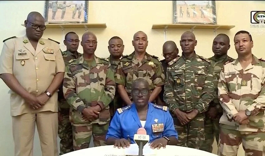 Nijer'deki darbede Fransa parmağı: Saray'ın bombalanmasına izin veren belge imzalandı