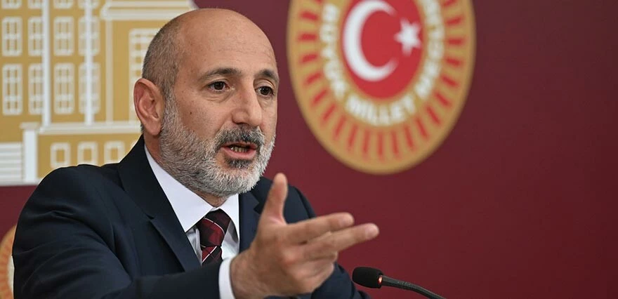 Davutoğlu'nun seçim itirafına CHP'den sert tepki: Kimse kafalarına silah dayamadı