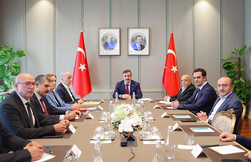 Cevdet Yılmaz sendika temsilcileri ile bir araya geldi: Vergi düzeninin sadeleşmesi ortak gündem
