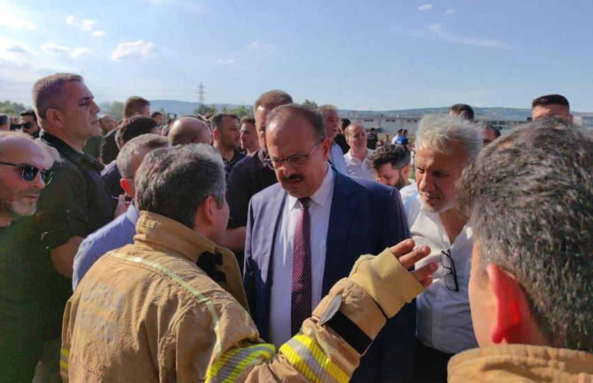 Bursa'da büyük fabrika yangını! Alevler diğer işletmelere sıçradı: Vatandaşlar tahliye edildi
