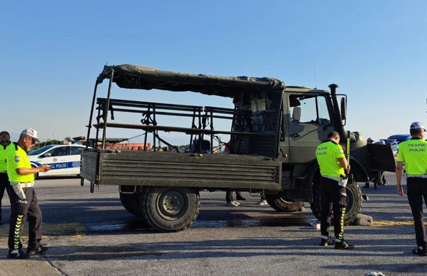 Hatay'da askeri aracın tıra arkadan çarpması sonucu 10 asker yaralandı.