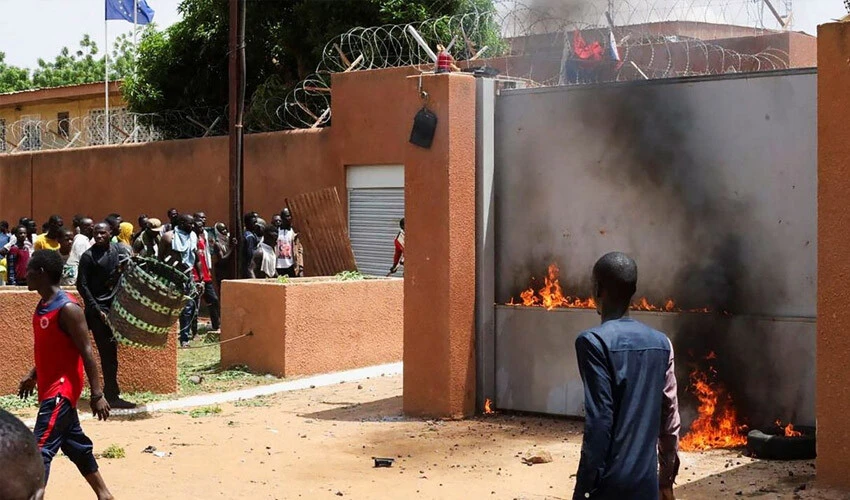 Fransa Nijer'deki vatandaşlarını taşıdı çekilme tamamlandı