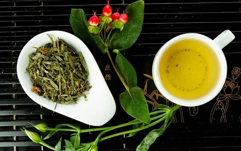 Bilim insanlarının öve öve bitiremediği uykuda zayıflatan çay! Günde iki bardak içenin gece yağları eriyor…