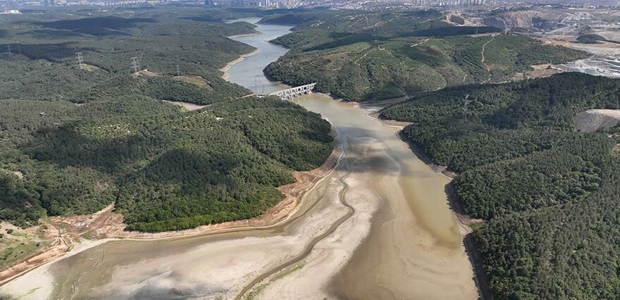 İstanbul’da kuraklık alarmı! Havadan çekilen görüntüler tehlikeyi ortaya çıkardı