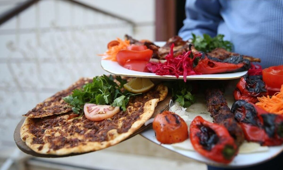 Efsane ikili zirveye oturdu! Tercih yemeklerde lahmacun, kahvaltıda simit oldu