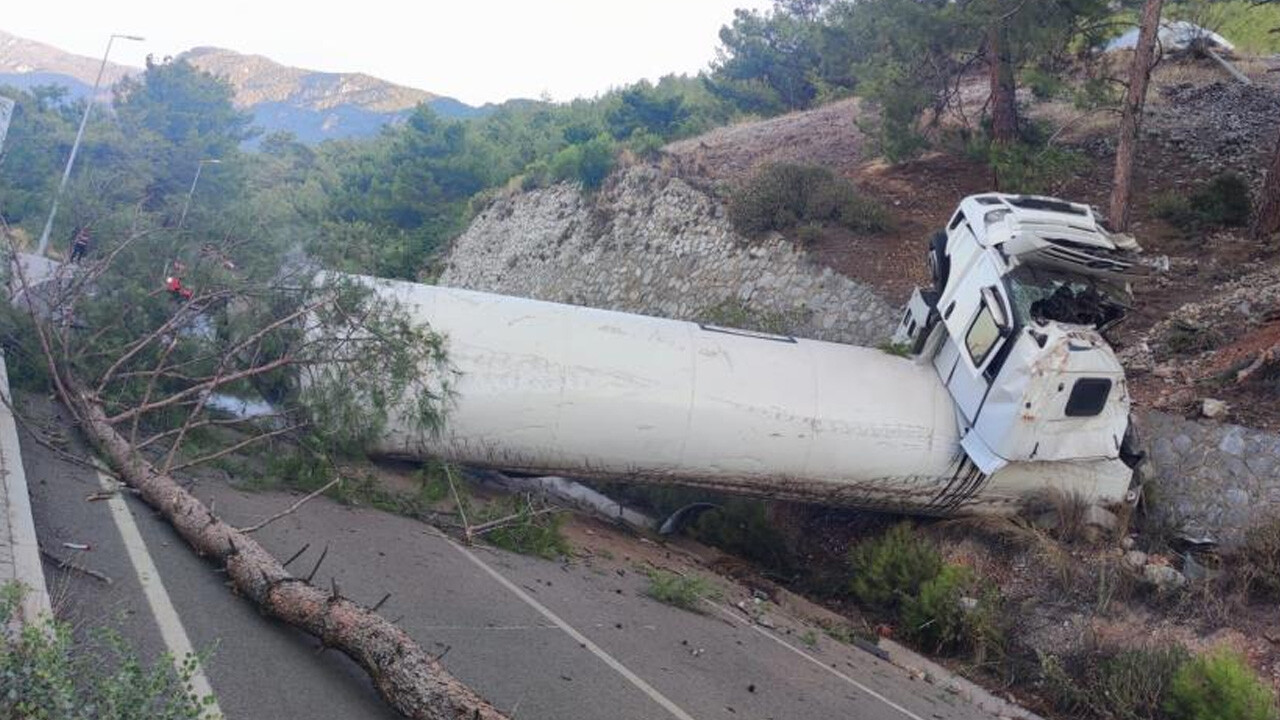 Faciaya ramak kala... Doğal gaz yüklü tanker uçuruma yuvarlandı, ekipler bölgede