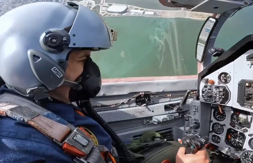 Selçuk Bayraktar Rus savaş uçağı kokpitinde