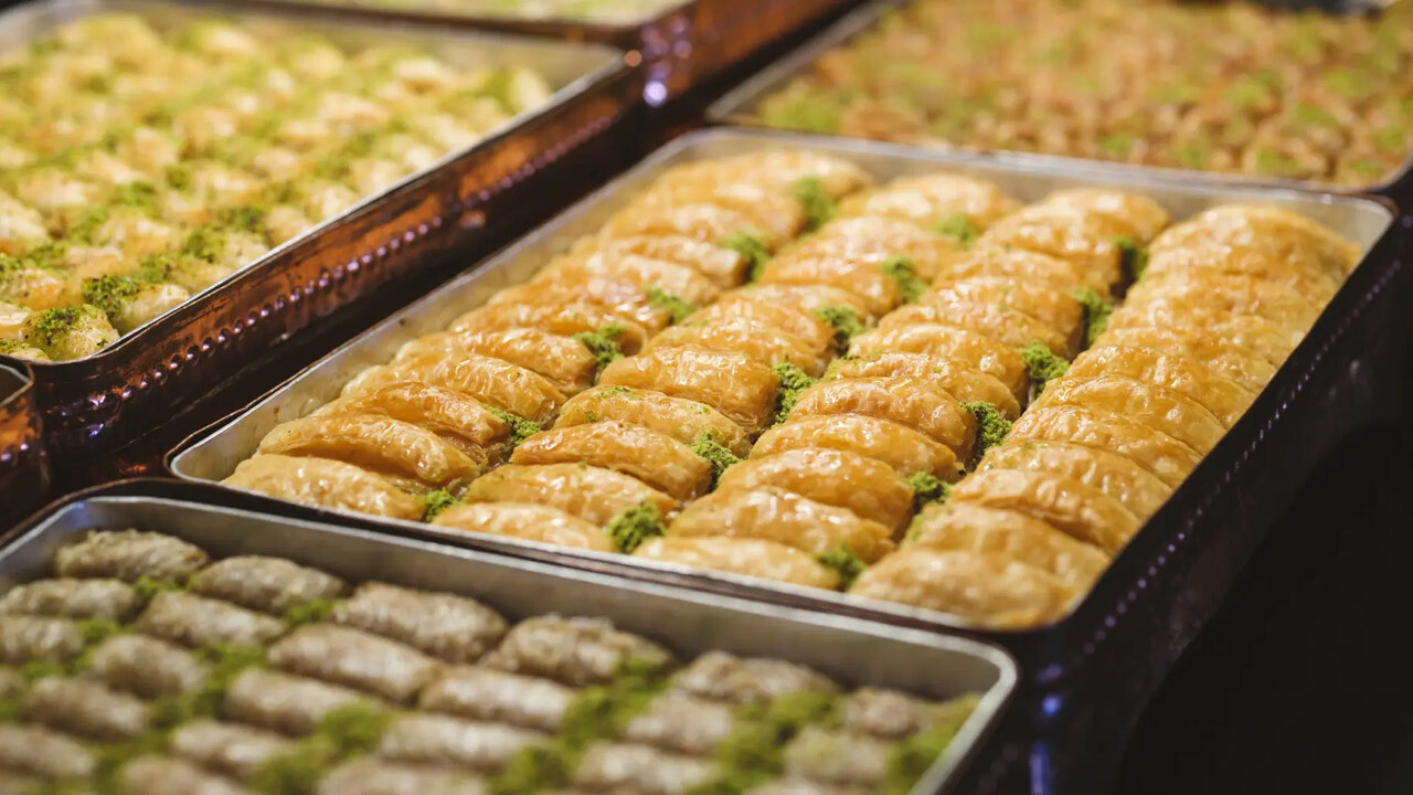 Bir dilim baklava 308 lira! Havalimanında yiyip içmek artık hayal oldu