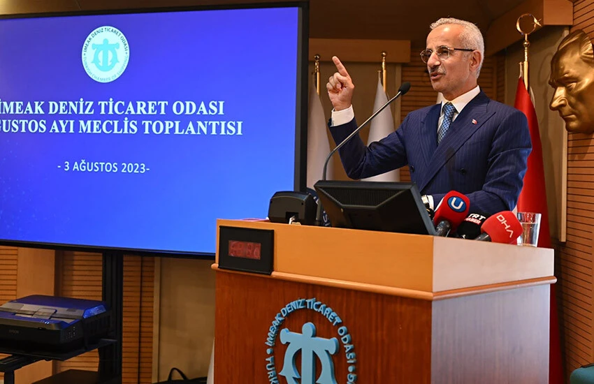 Uraloğlu, Türkiye'nin denizcilikte pay sahibi konumda olduğunu söyledi.