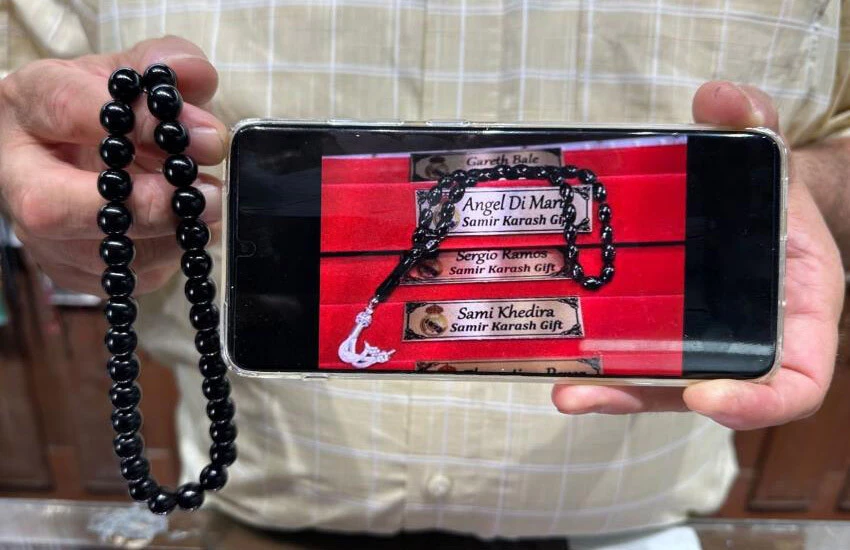 Sergio Ramos'un kupalarla dolu kariyerinde tespih detayı