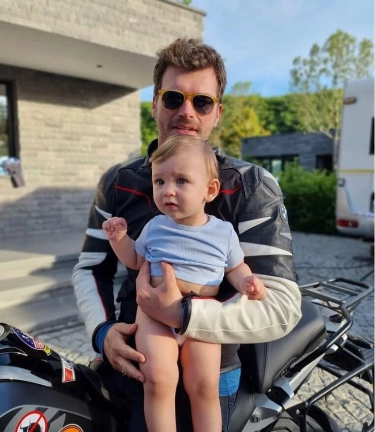 Meğer bebek Kurt Efe değilmiş… Kıvanç Tatlıtuğ’un kafa karıştıran fotoğrafı sosyal medyada gündem oldu!