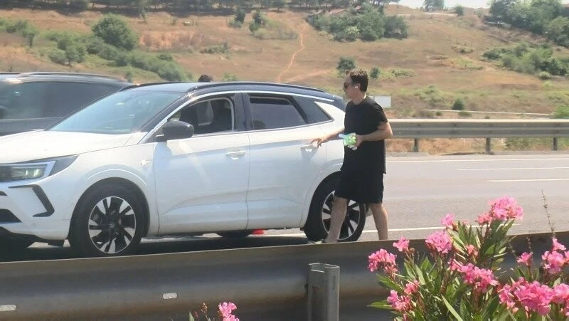 Yakıtı bitip yolda kalan Kutsi korkunç bir kazaya şahit oldu! İki kişi hayatını kaybetti…