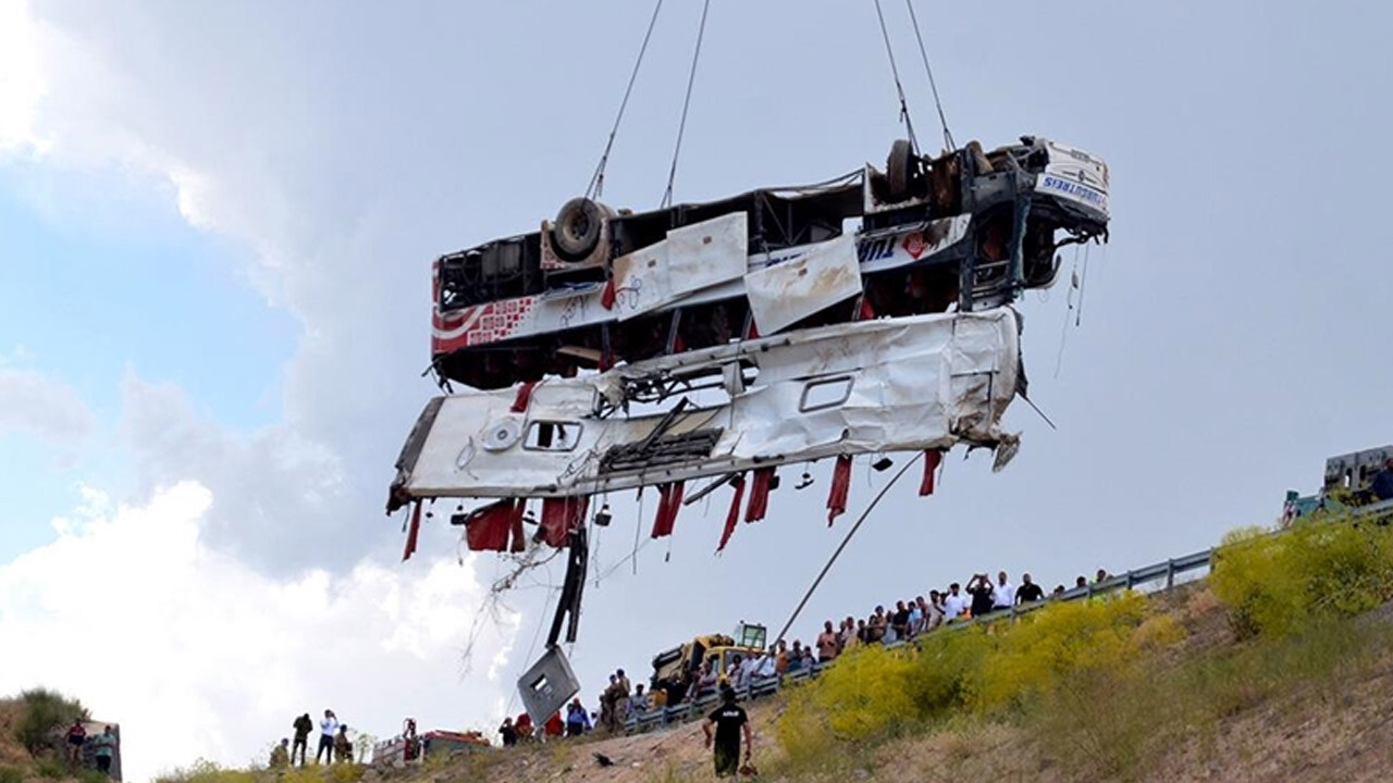 Kars&#039;ta 8 kişinin öldüğü otobüs kazasında firma sektörden çekildi 