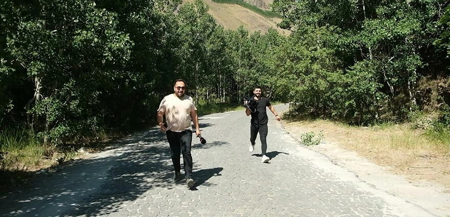 Haber yapmak isterken haber oldu... İHA muhabiri ayı saldırısından saniyelerle kurtuldu