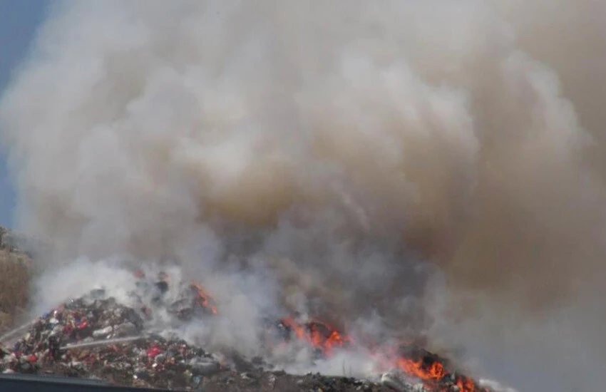 Kocaeli’nde çöp döküm sahasında <a href=