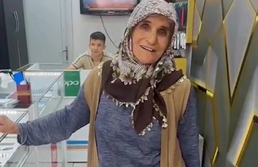 'Kirlenmesin' diye terliklerini çıkartarak iş yerine giriyor: Kızarlar diye korkuyorum