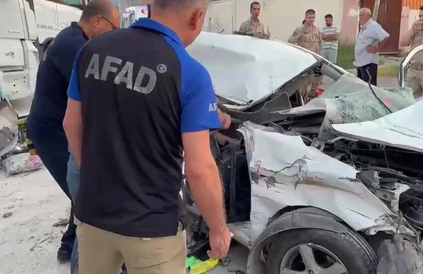 AFAD ekipleri de olay yerine gelerek kurtarma çalışmalarına katıldı.