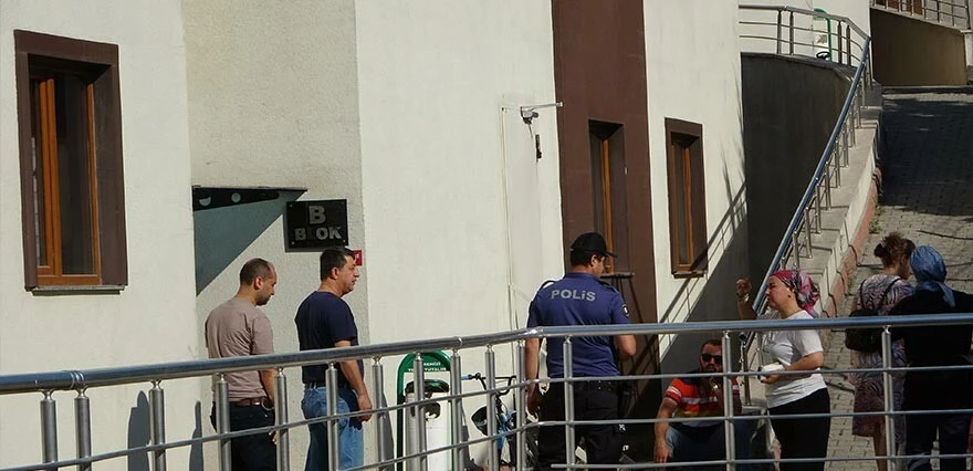 Tartıştığı kadını öldürdü, sonra kendini astı