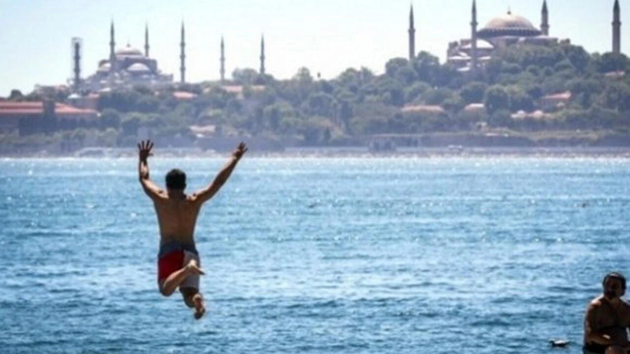 Eyyam-ı Bahur Türkiye'yi kavurdu: Sıcaklık 40 derecenin üstüne fırladı, dışarı adım atan 'eridi'