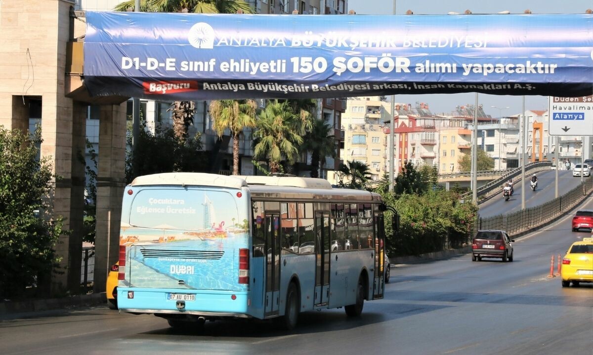 Dev afişler de çözüm olmadı, şoför alımında sonuç yine hüsran! Dolgun maaşa bile bakmıyorlar