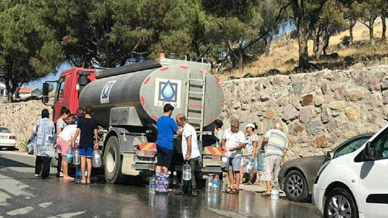 İzmir’de sürekli suları kesilen mahalleli ihtiyacını tankerlerle karşılıyor