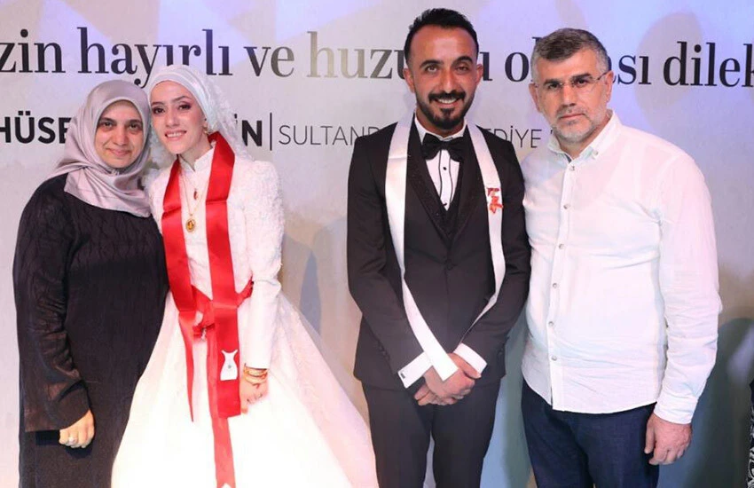 Çiftin nikahını Sultanbeyli Belediye Başkanı Hüseyin Keskin kıydı.