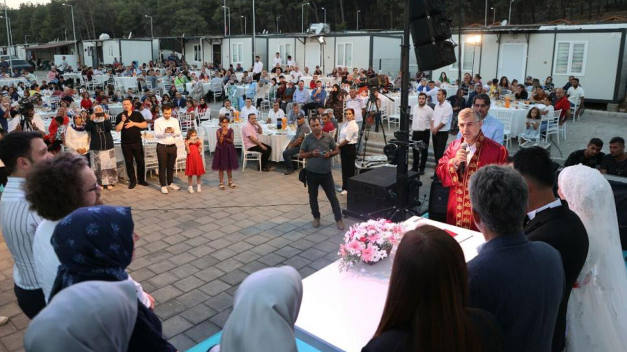 Düğünlerine 2 gün kala depreme yakalanmışlardı! Konteyner kentte dünya evine girdiler