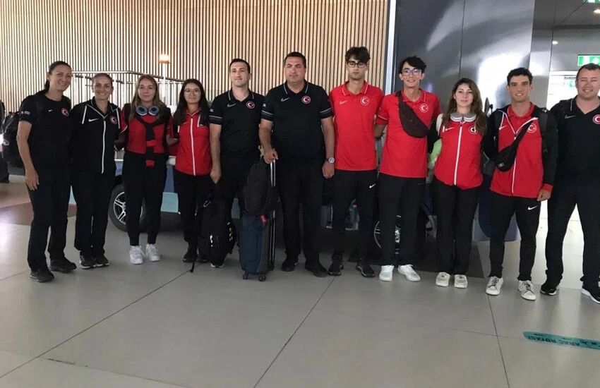 Dünya şampiyonu milli okçumuz Mete Gazoz yurda döndü