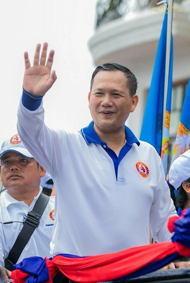 Kamboçya Başbakanı Hun Sen seçimleri kazandı görevi oğluna devrediyor