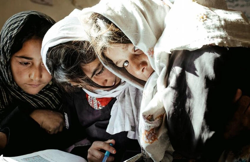 Kadınlar ve çocuklara eğitim yasak