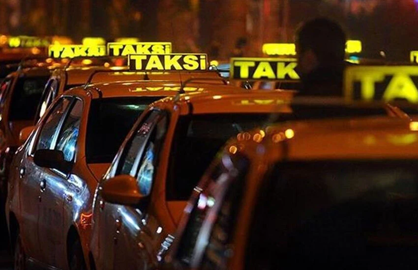 İstanbul'da taksi tarifelerine yüzde 75 zam geldi.