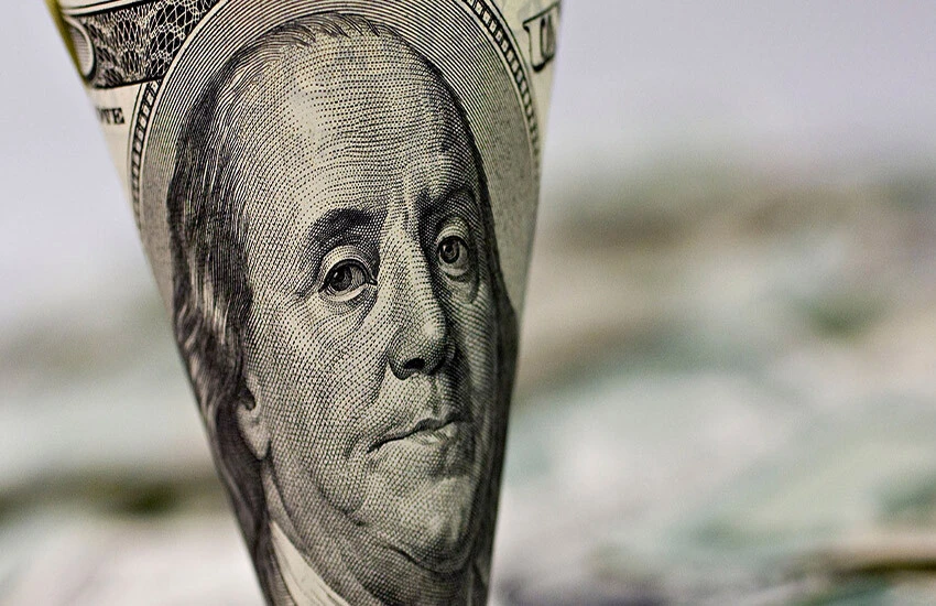 Dolar dar banttan sıyrıldı, kritik seviyenin üzerinde seyrediyor