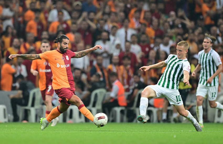 Galatasaray&#039;ın yıldızına İspanyollar talip oldu!