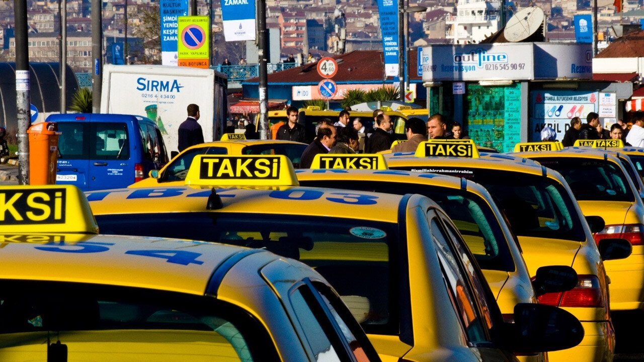 Utanmadan polislere hakaret etti! Mesafe seçen taksicilere ceza yağdı