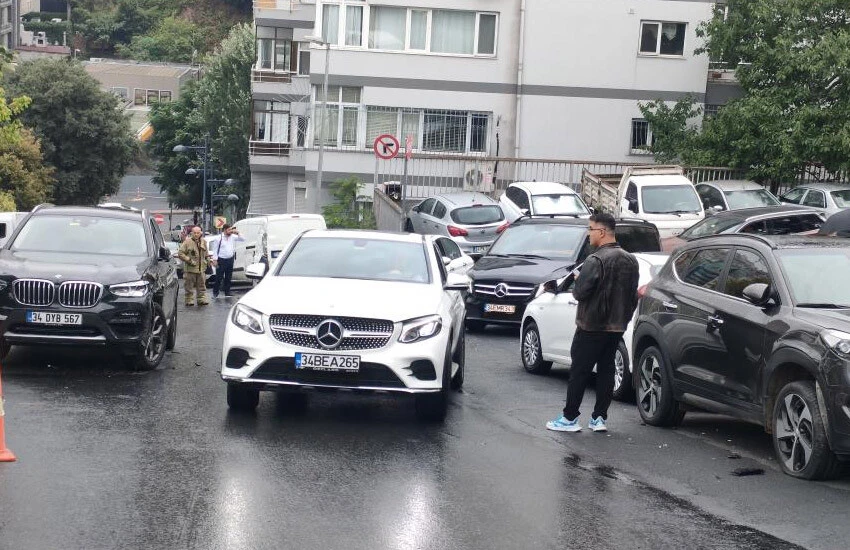 Birkaç damla yağınca yollar felç oldu: İstanbul'da yağmur faciaya sebep oluyordu