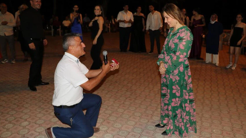 Düğünden 18 yıl sonra gelen sürpriz evlilik teklifi