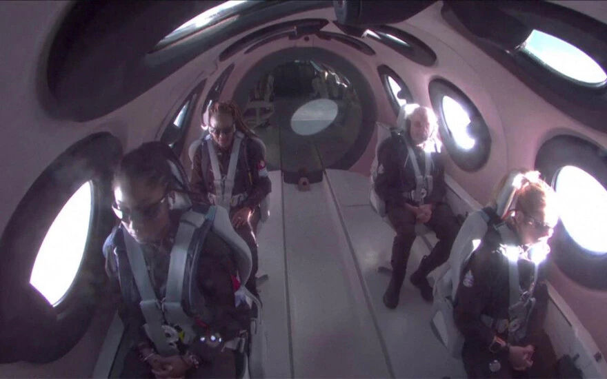 Tarihi anlar: Virgin Galactic ilk defa uzaya turist taşıdı