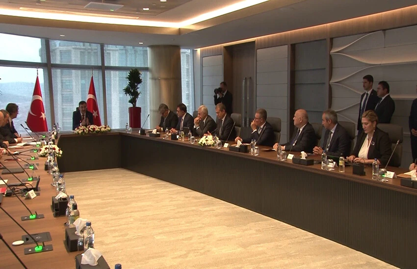 enflasyon Cevdet Yılmaz, OVP'de yeni hedefi açıkladı: 3 sac ayağı ile tek haneli <a href=