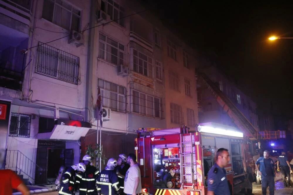 Adana'da çıkan yangında can pazarı! 20 kişi hastanelik oldu